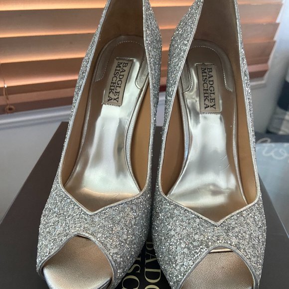 Badgley Mischka Women's Kassidy Platform Pump - Picture 3 of 7